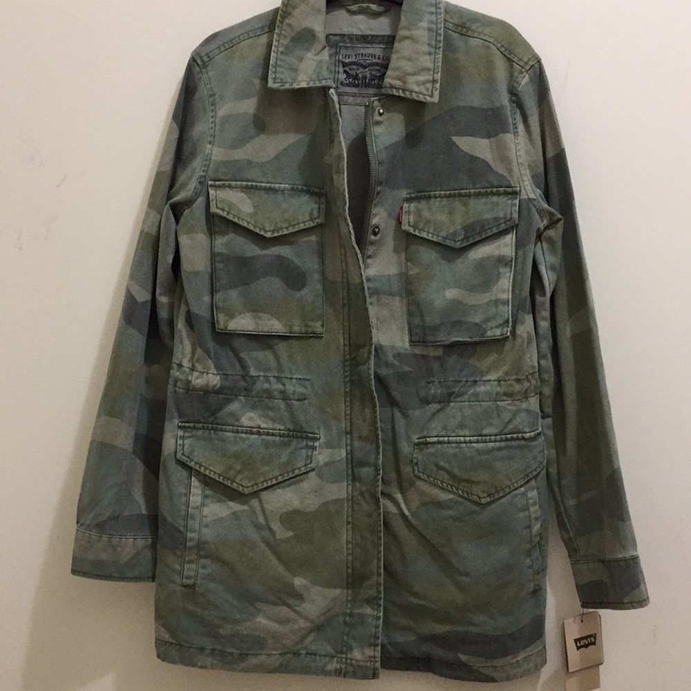 Levi’s camouflage jacket (sz xs)